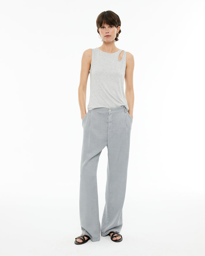 system action Top ajustado sin mangas detalle cut-out en hombro En oferta