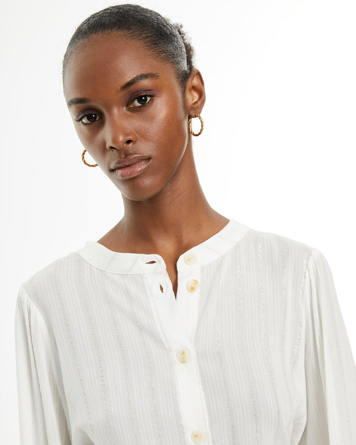 system action Camisa fluida con cuello mao y detalle lúrex En oferta