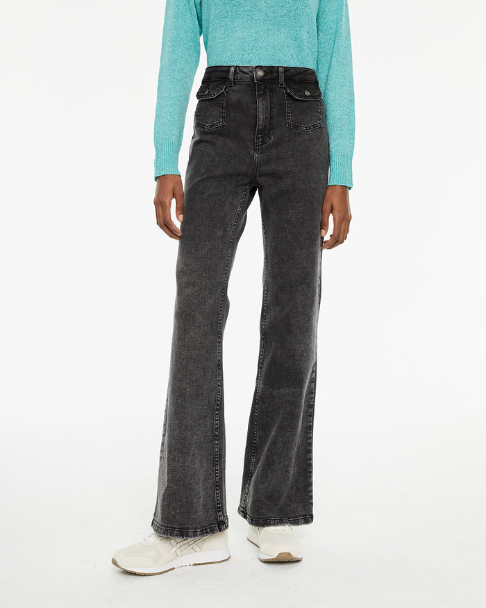 system action Jeans fit flare tiro medio detalle bolsillos delanteros Tienda