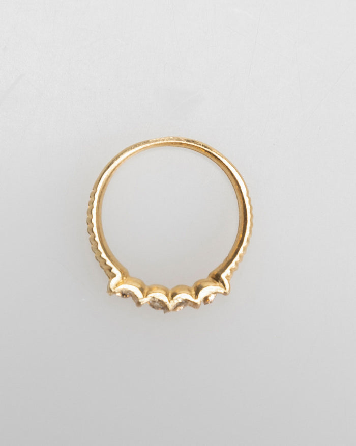 system action Anillo fino color oro con pedrería de color Grandes descuentos