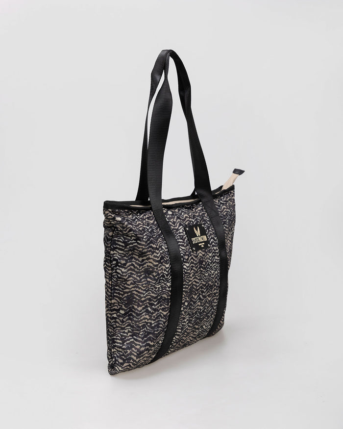 system action Bolso tote bag nylon estampado Última moda