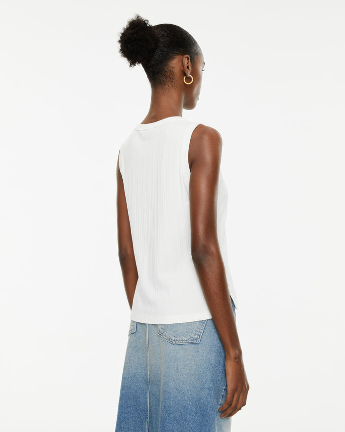 system action Top ajustado escote halter sin mangas ÚLTIMAS EDICIONES