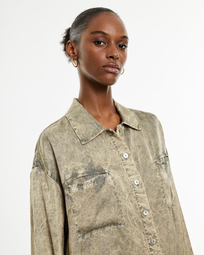 system action Camisa satinada tinte efecto desgastado Precio de fábrica
