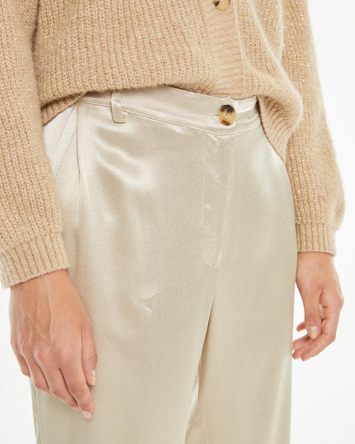 system action Pantalón largo de viscosa con detalle pinzas delanteras Descuento