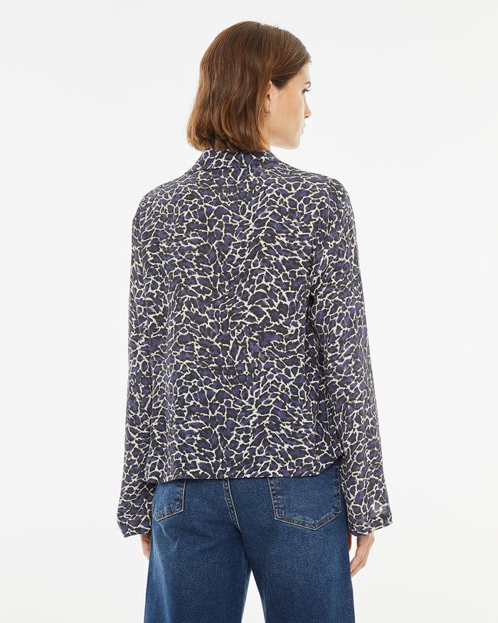 system action Camisa estampada cuello camisero y manga larga Devoluciones gratuitas