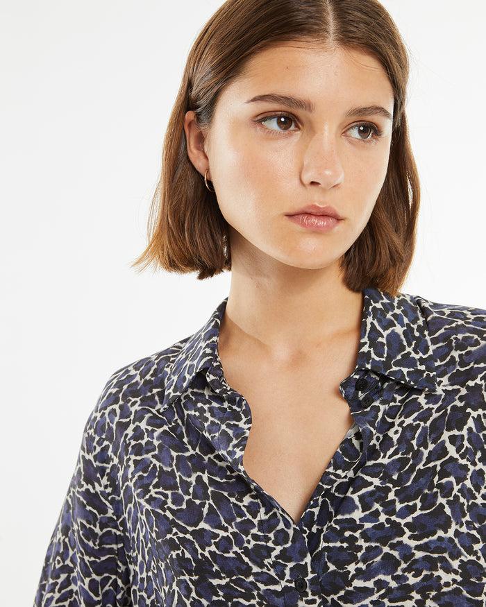 system action Camisa estampada cuello camisero y manga larga Devoluciones gratuitas