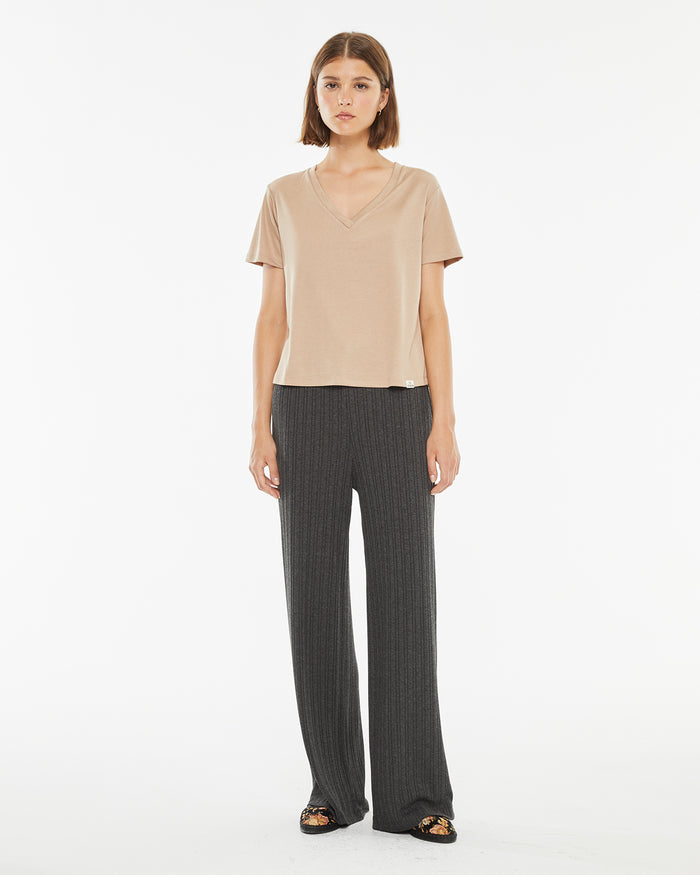 system action Camiseta beige de manga corta cuello pico Outlet online