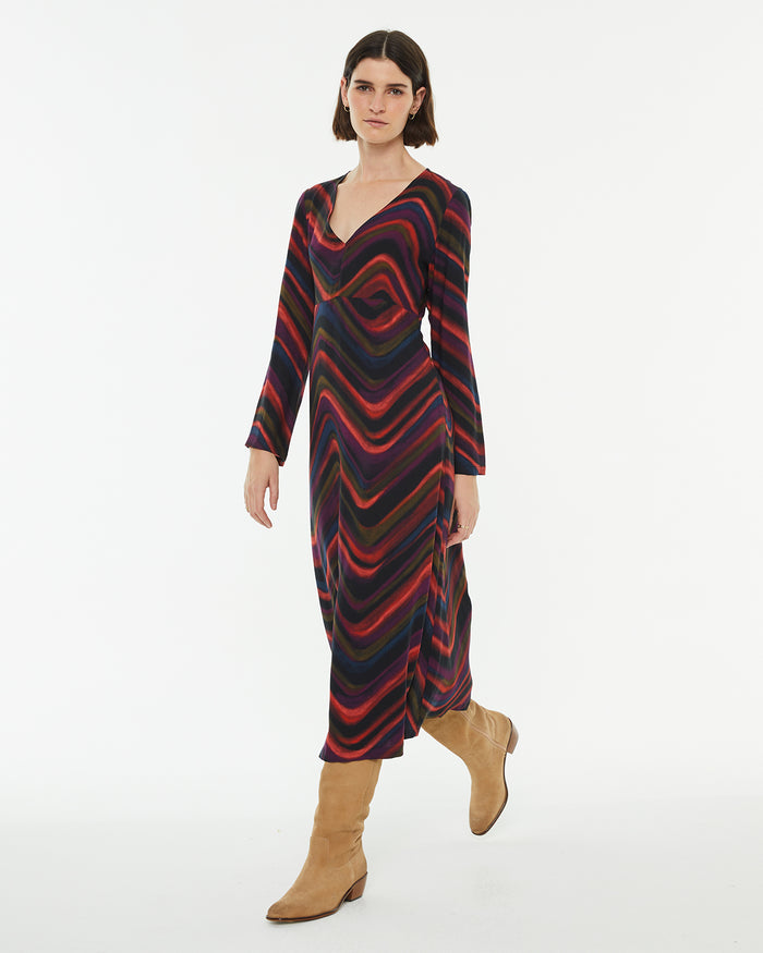 system action Vestido midi estampado ondas multicolor Solo hoy