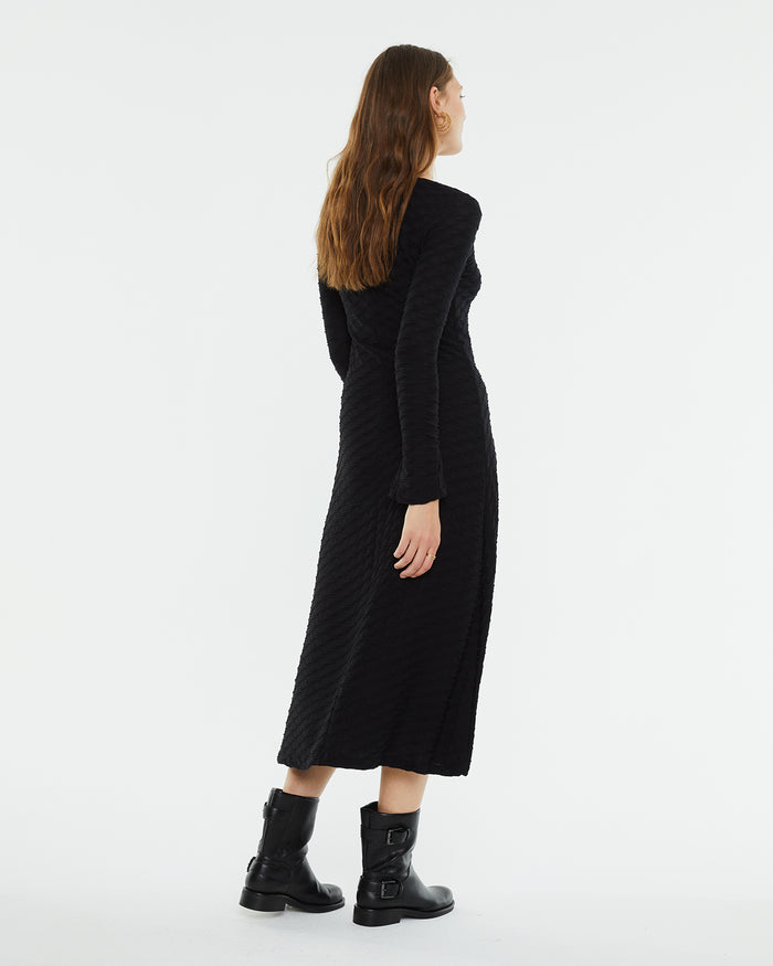 system action Vestido midi con cut out en espalda Superdescuento