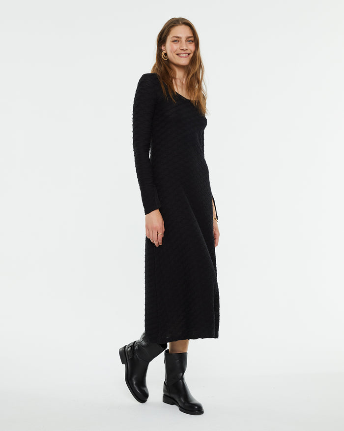 system action Vestido midi con cut out en espalda Superdescuento