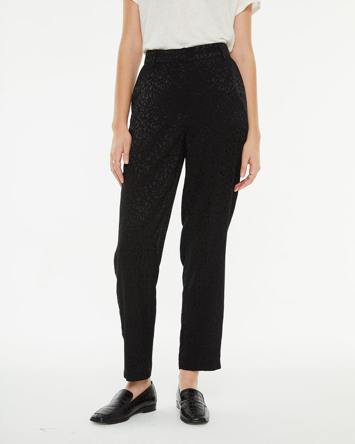 system action Pantalón recto jacquard tejido satinado animal print Precios de Black Friday
