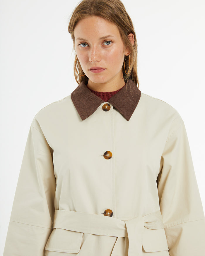 system action Parka midi con cuello camisero a contraste Tienda