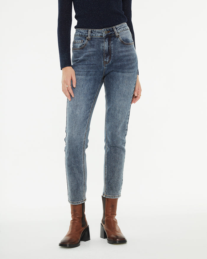 system action Pantalón denim slim fit tiro medio efecto lavado Rebajas online
