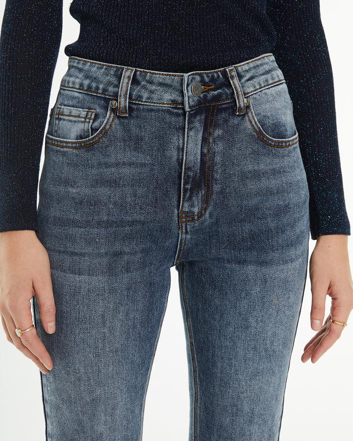 system action Pantalón denim slim fit tiro medio efecto lavado Rebajas online