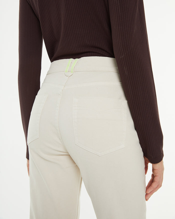 system action Pantalón recto color crema tiro medio Envío gratis