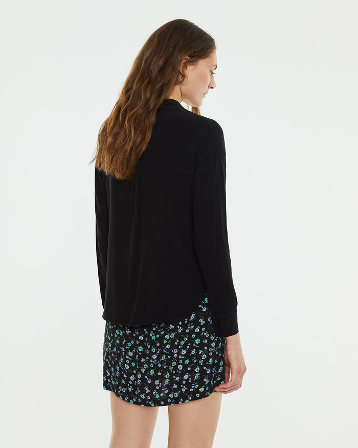 system action Camisa oversize fluida cuello camisero ÚLTIMAS EDICIONES