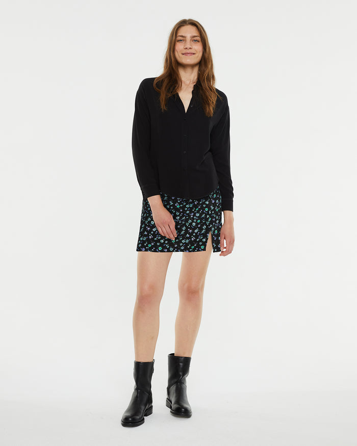 system action Camisa oversize fluida cuello camisero ÚLTIMAS EDICIONES
