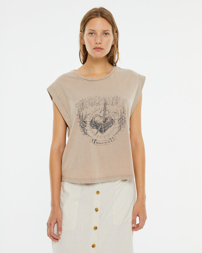 system action Camiseta beige estampado corazón unbreakeable