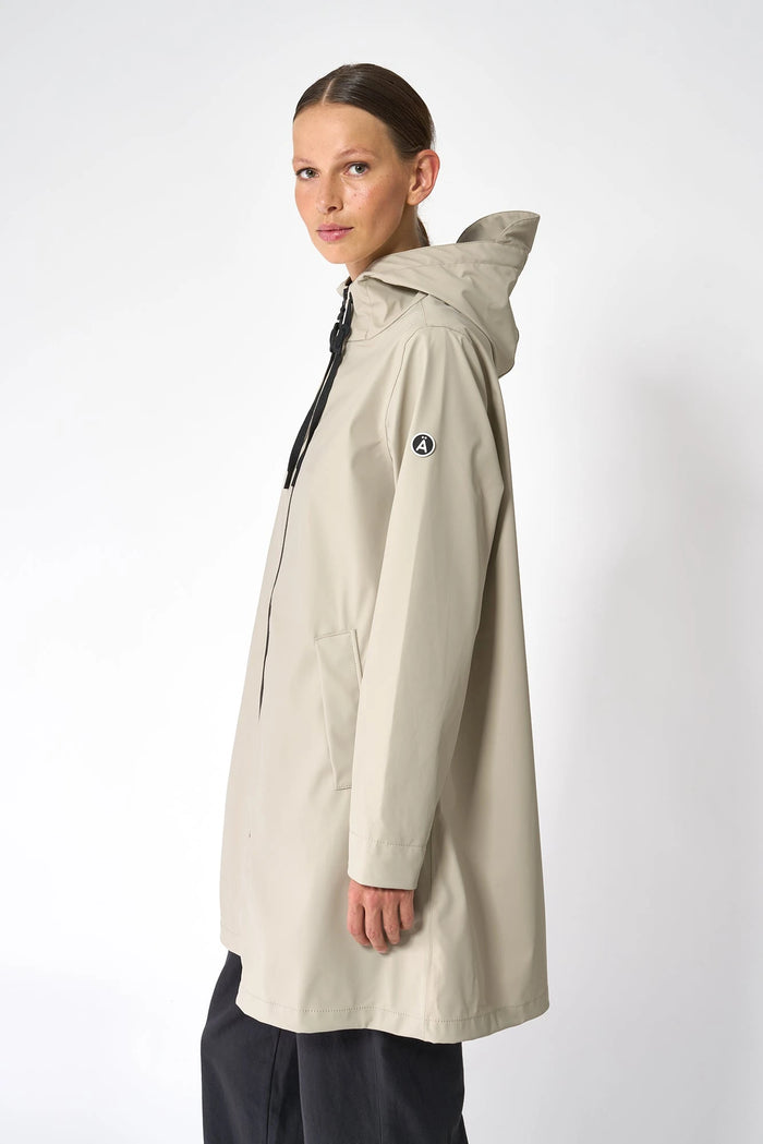 tantä rainwear Nuovola Stone Grey Última moda