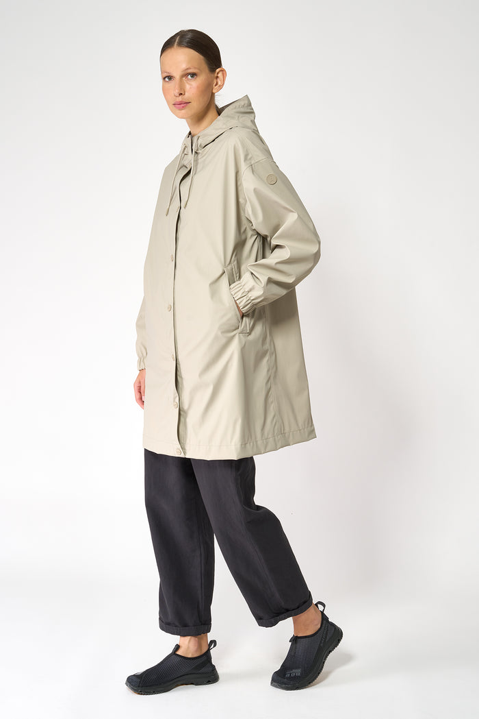 tantä rainwear Mis Stone Grey Última moda