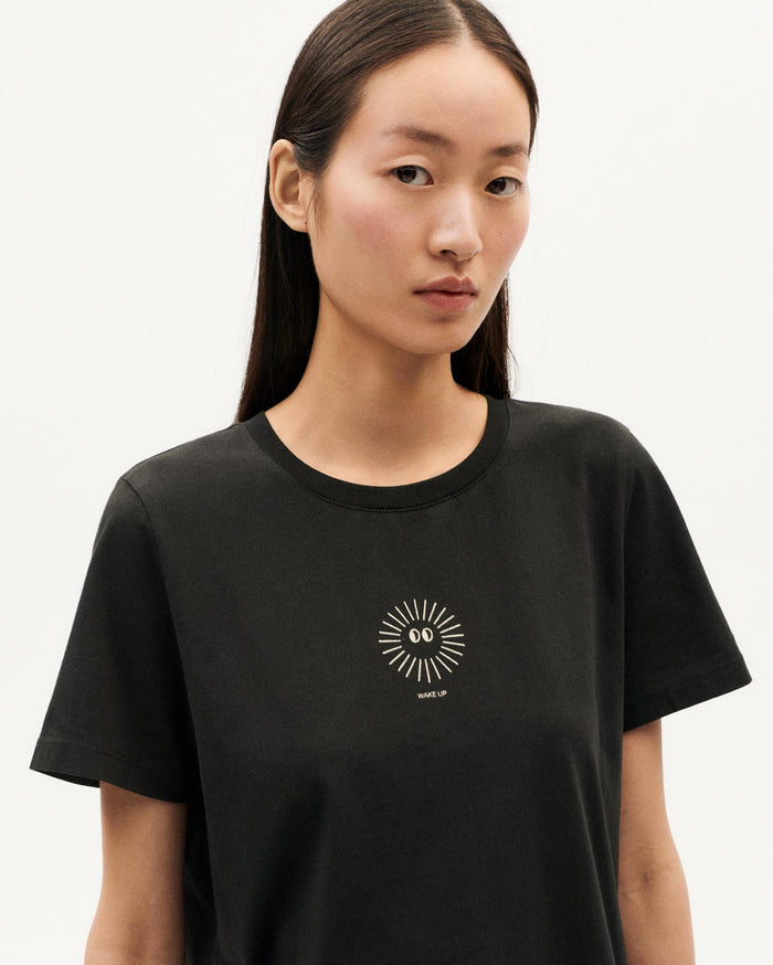thinking mu Camiseta negra soleil Ida 2025