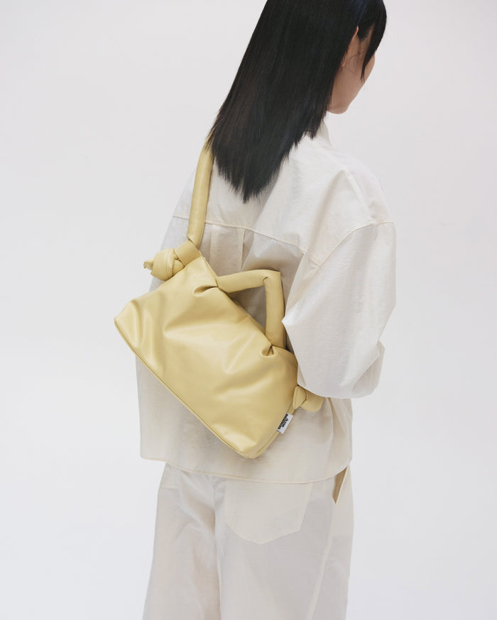 thinking mu Butter Yellow Mini Ona vegan leather bag Libre de impuestos