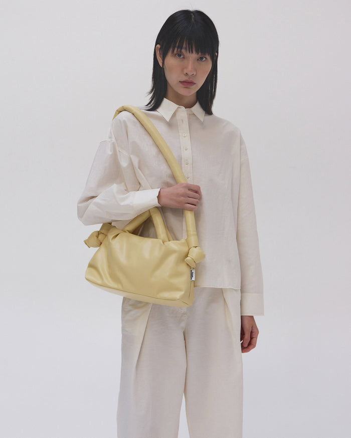 thinking mu Butter Yellow Mini Ona vegan leather bag Libre de impuestos