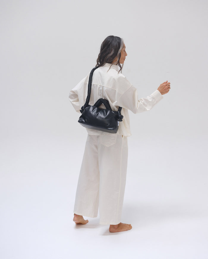 thinking mu Black Mini Ona vegan leather bag Última moda