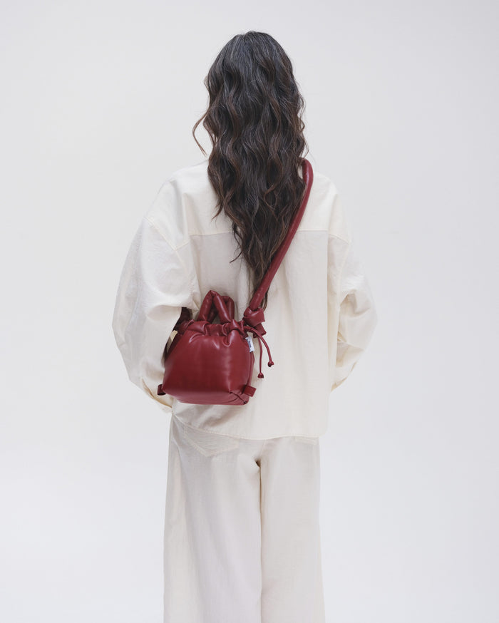 thinking mu Cherry Red Micro Ona vegan leather bag Descuento por venta flash