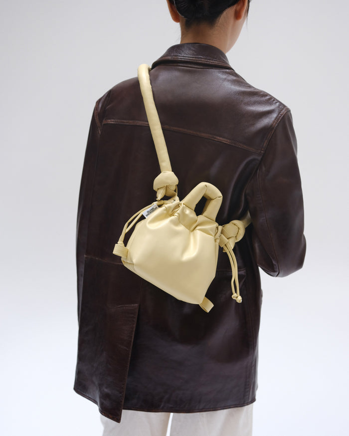 thinking mu Butter Yellow Micro Ona vegan leather bag Ofertas de temporada