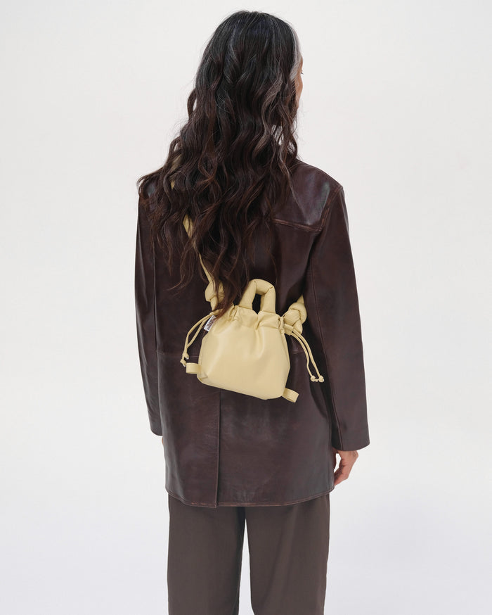 thinking mu Butter Yellow Micro Ona vegan leather bag Ofertas de temporada