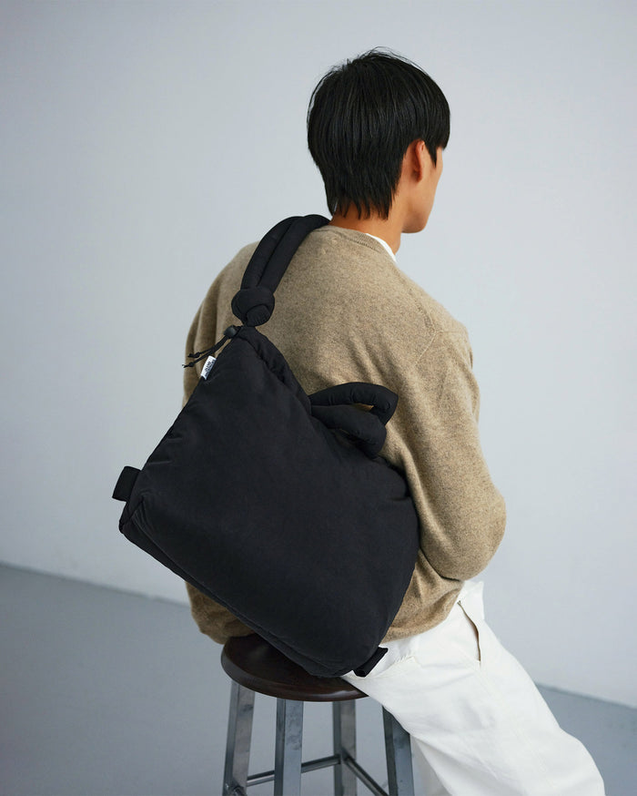 thinking mu Black Ona soft bag Ofertas especiales