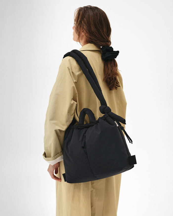 thinking mu Black Ona soft bag Ofertas especiales