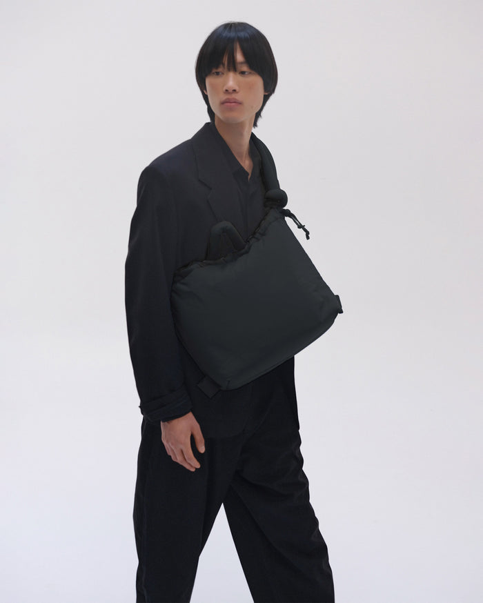 thinking mu Black Ona soft bag Ofertas especiales