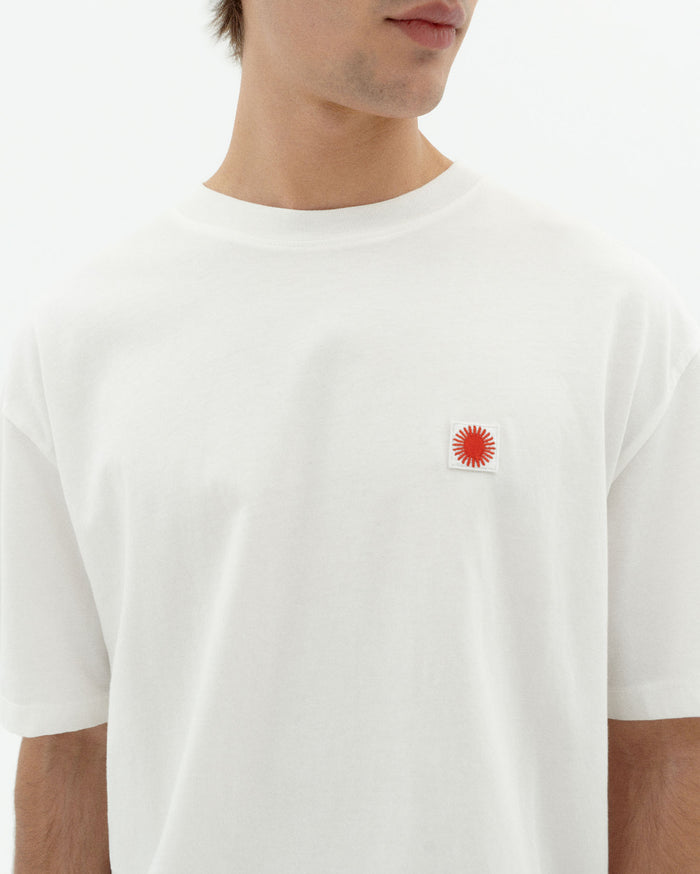 thinking mu Camiseta blanca sol contrast Aaron 2025