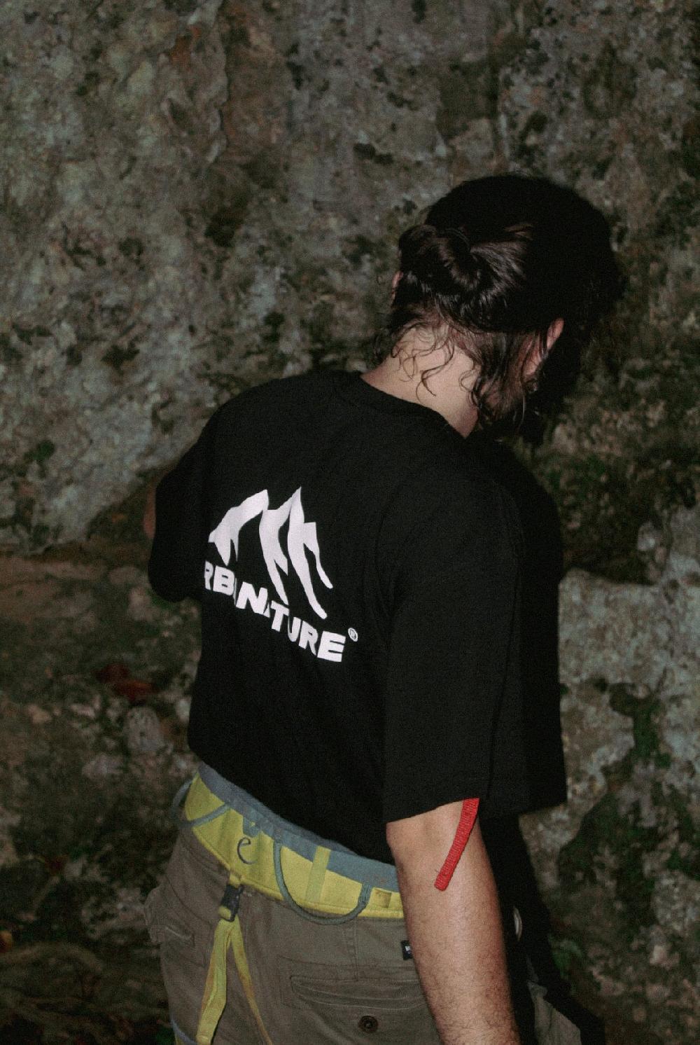 urbanature Mountain Tee- Black Descuentos del mes