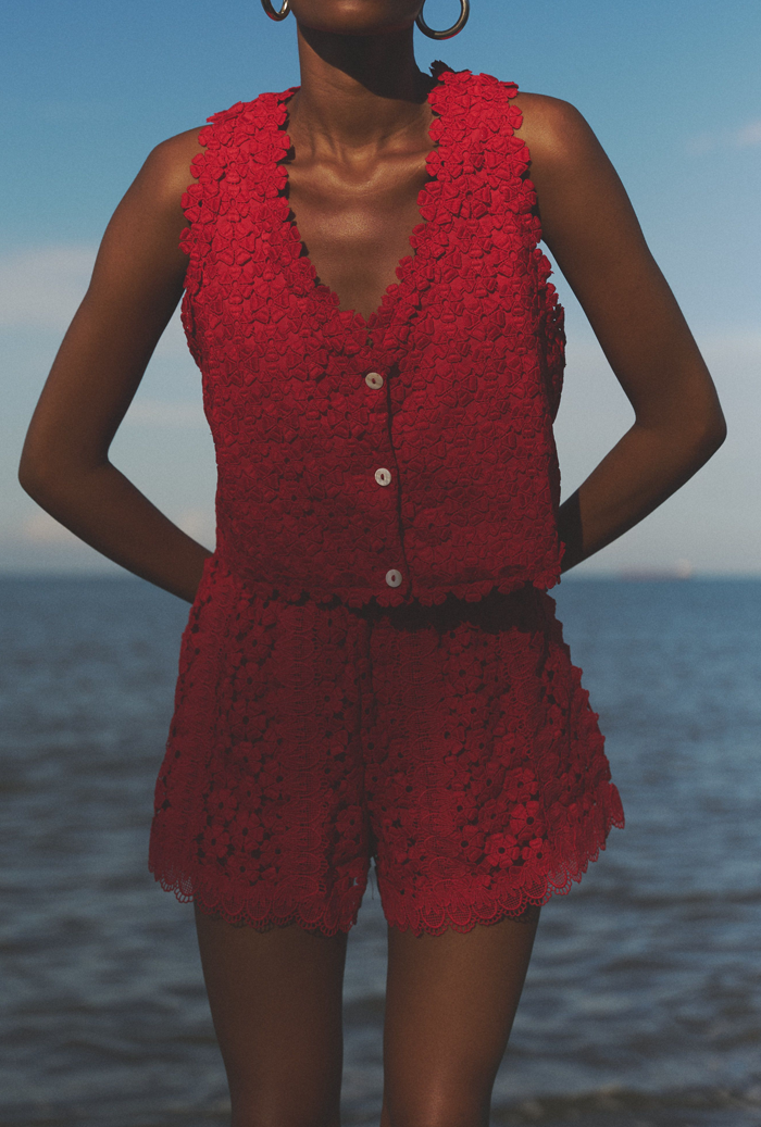 waimari CAPRI SHORTS RADIANT RED Envío gratis