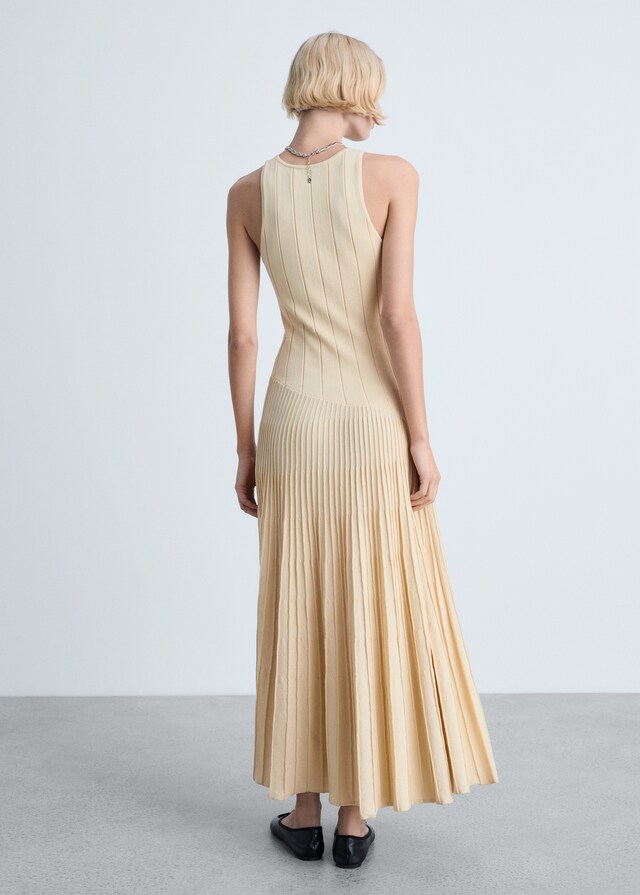 Mango Vestido plisado punto Oferta exclusiva