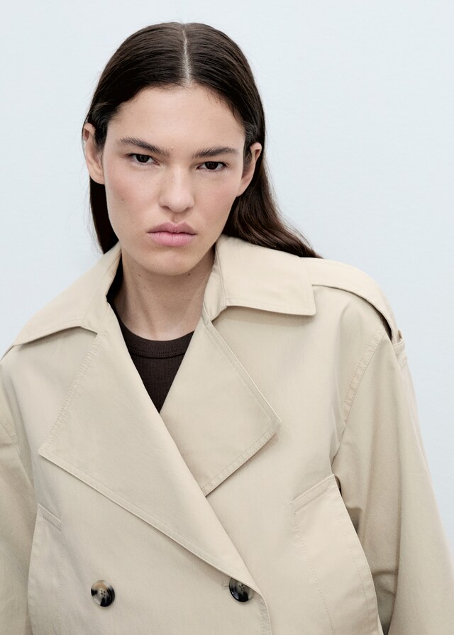 Mango Trench crop doble botonadura Descuento