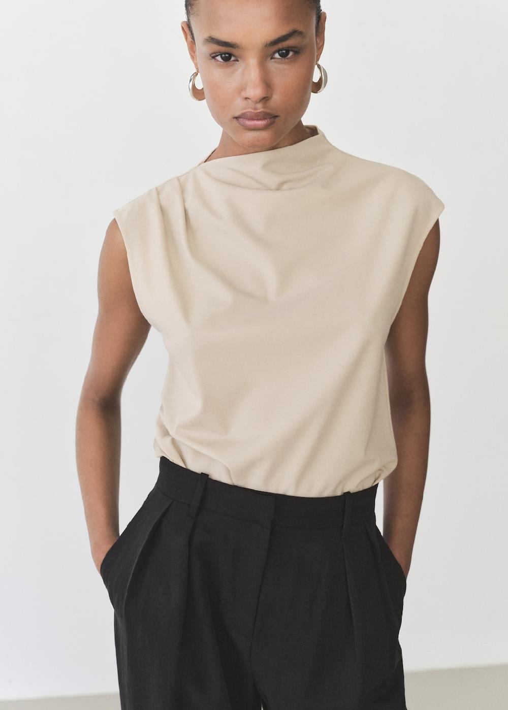 Mango Camiseta cuello asimétrico fruncidos
