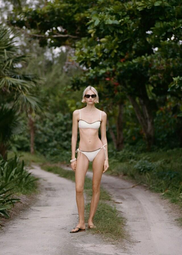 Mango Top bikini bandeau ribetes contraste Mejor oferta