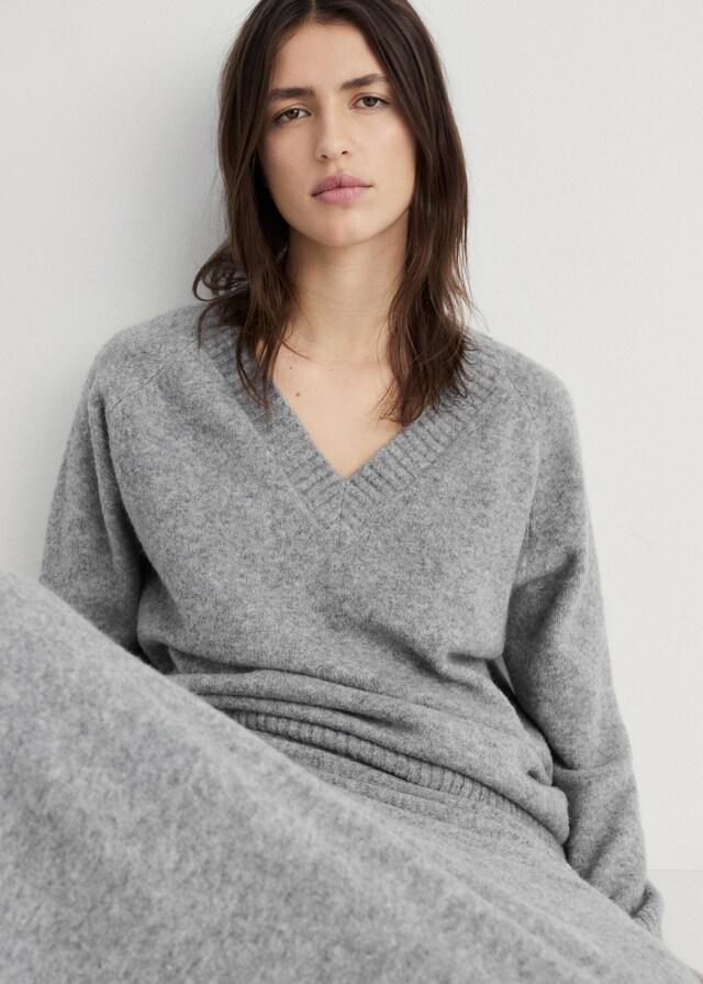 Mango Jersey punto cuello pico liso Oferta especial