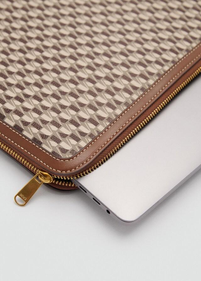 Mango Funda ordenador estampado logo Últimos 2 días