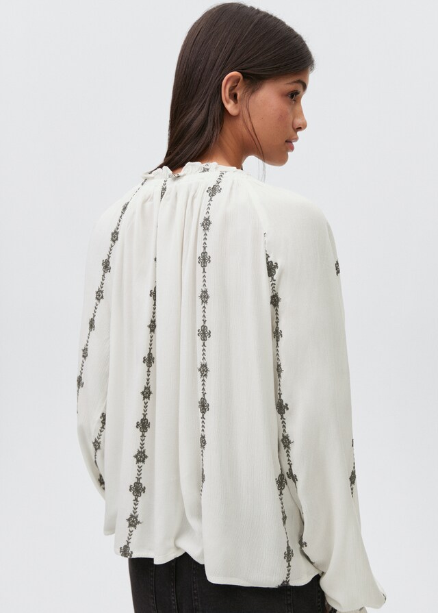 Mango Blusa oversize bordada Tienda de fábrica