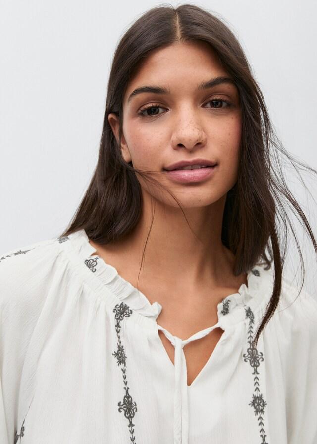 Mango Blusa oversize bordada Tienda de fábrica