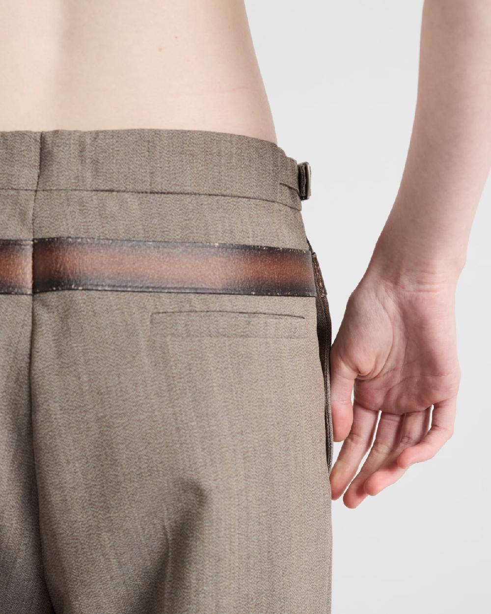 Prada Pantalones de lana técnica con cinturón estampado Promoción trimestral