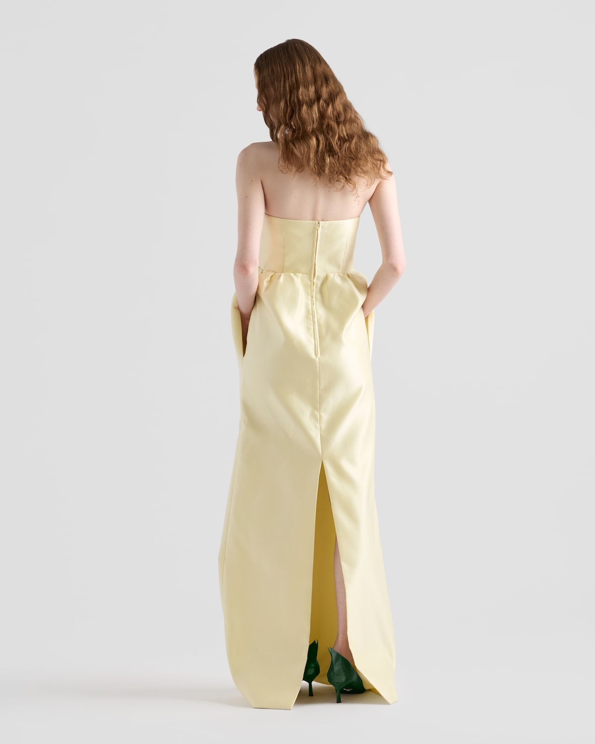 Prada Vestido largo en tejido doble de satén Liquidación
