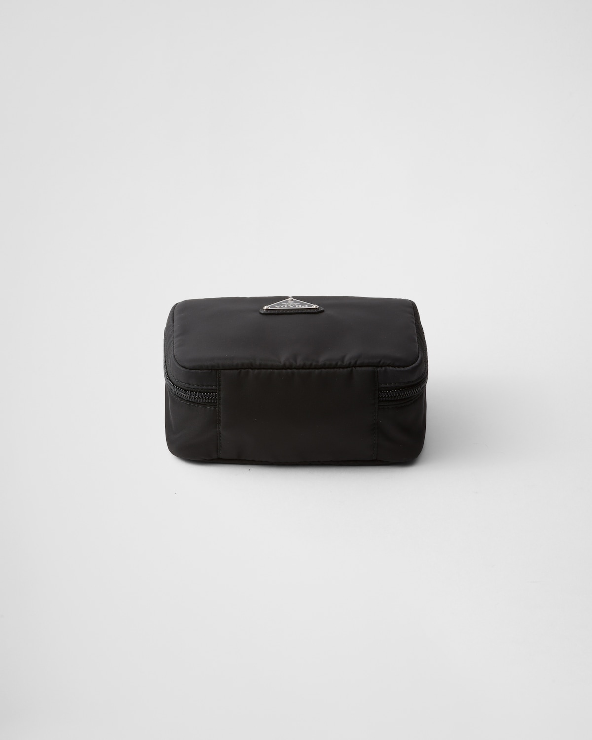 Prada Pouch pequeño de Re-Nylon con cremallera Ahorra y exporta