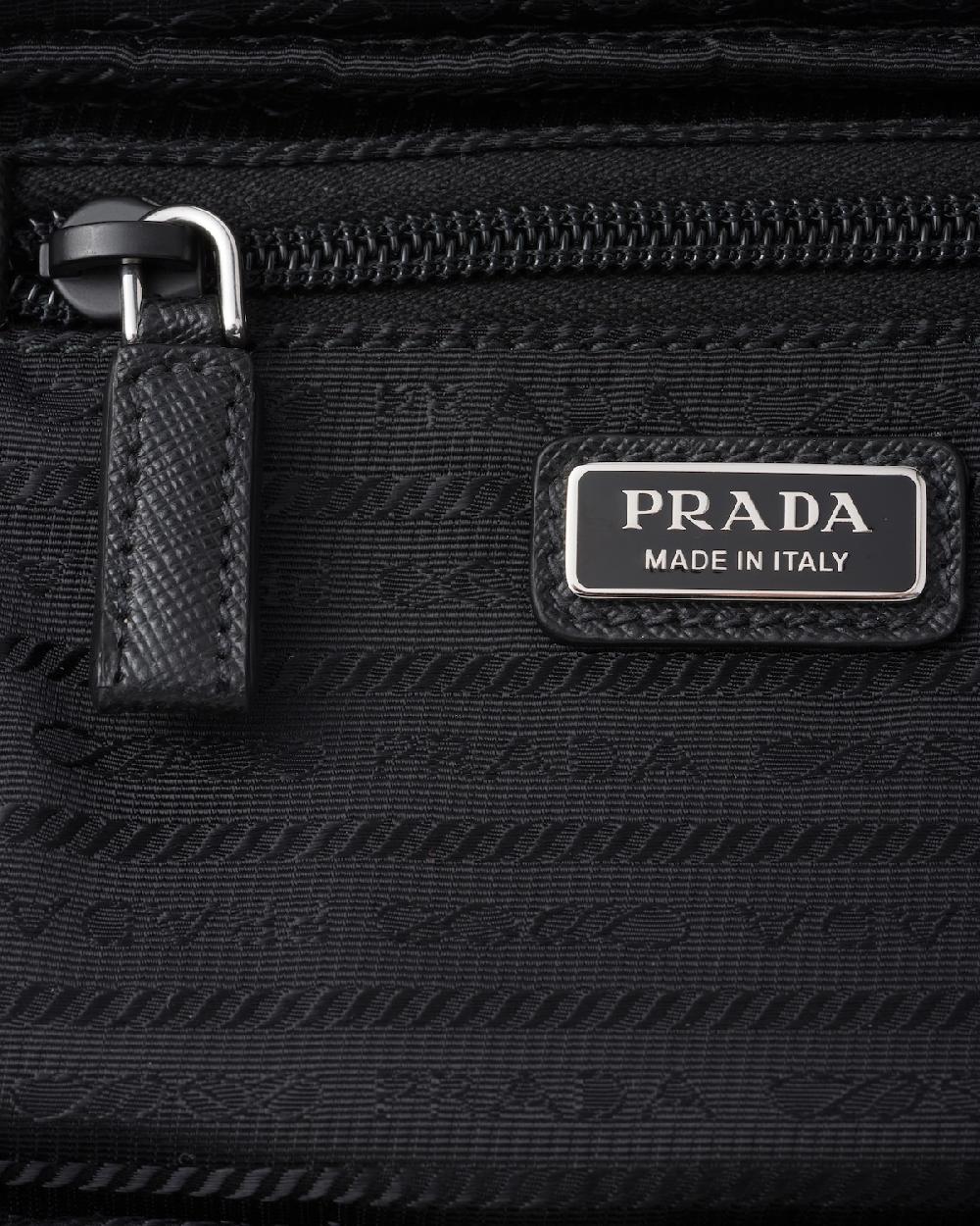 Prada Pouch pequeño de Re-Nylon con cremallera Ahorra y exporta