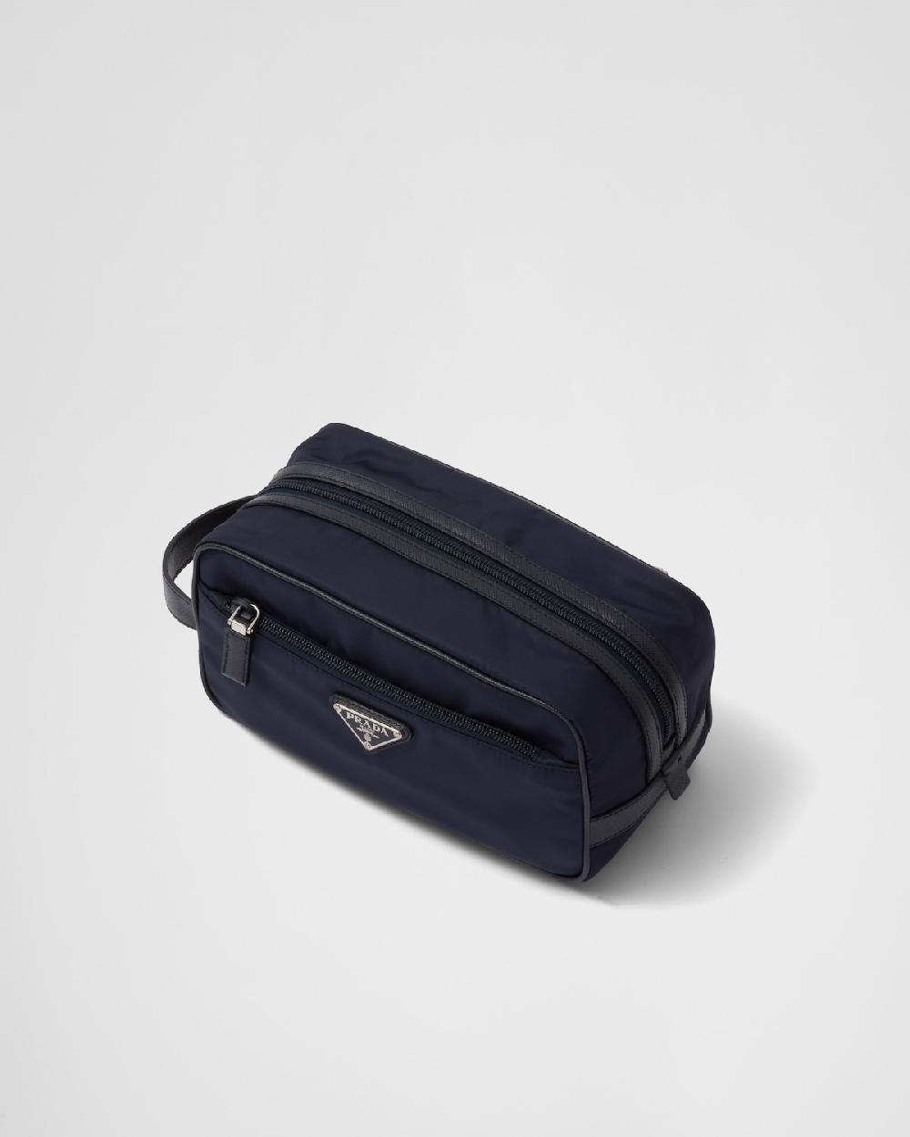 Prada Pouch de viaje de Re-Nylon y piel Saffiano